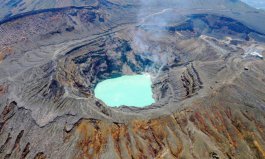 世界上最大的火山口，日本的阿蘇山火山口